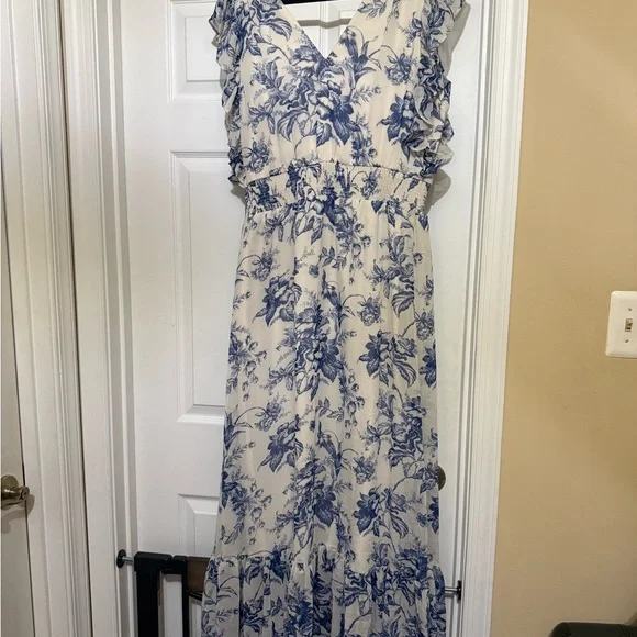 Express Cream and Blue Floral Maxi Dress - Picture 2 of 3
